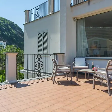 Apartamento Casa Gege', For Up To 5 Guests, Shared Pool, Center